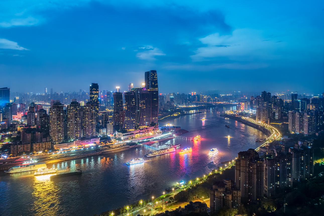 Victoria Yangtze River cruise ship departing from Chongqing through the Three Gorges